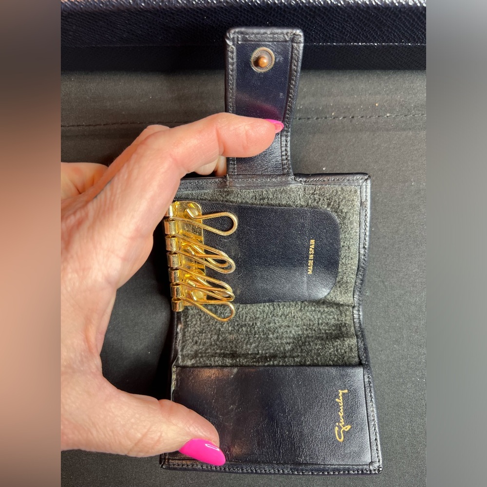 Authentic Givenchy Key Wallet - Picture 6 of 8